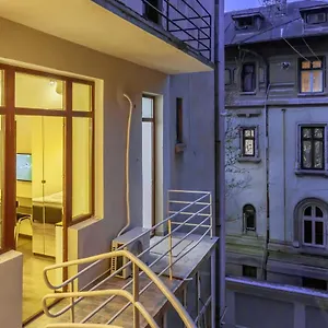 Chateau: Upscale In Bucharest's Historical Center! Aparthotel Boekarest